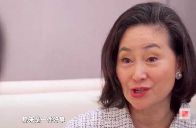 赌王明珠何超琼自曝婚姻观，57岁不怕老气质脱俗