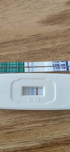 1、试纸一深一浅特别浅:试纸一深一浅特别浅