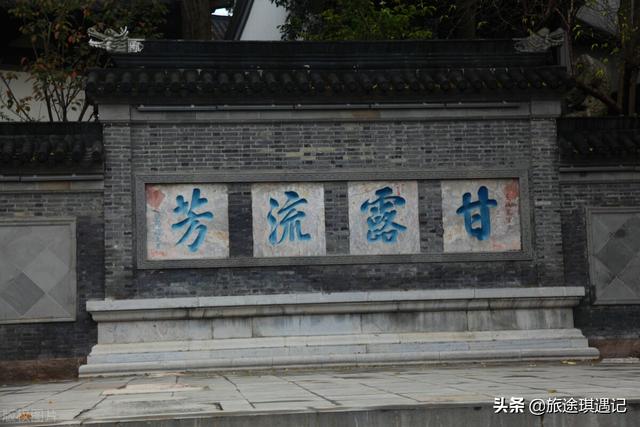 把八字压在寺庙佛像下