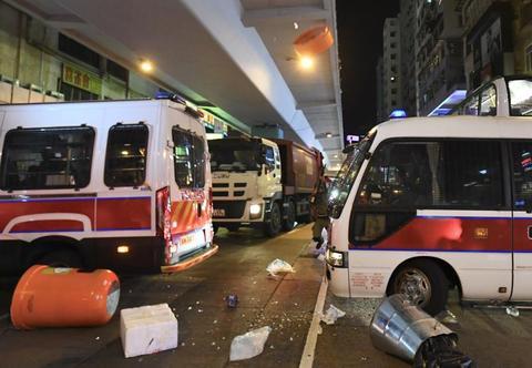 香港警察八字防守