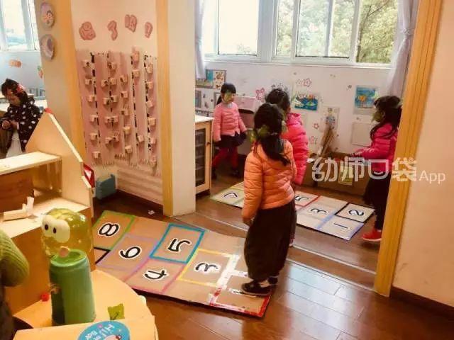 幼儿八字拉力绳怎么玩