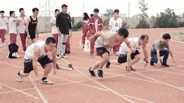 运动会八字运球的通讯稿