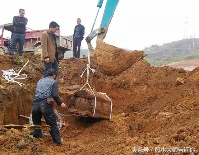 八字算命说根扎坟地好吗