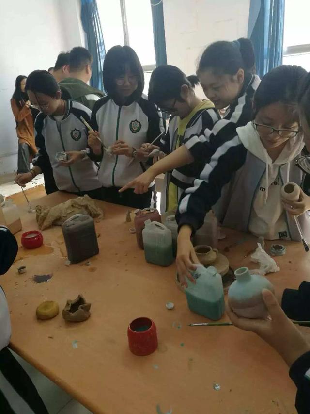 学校操场八字标语