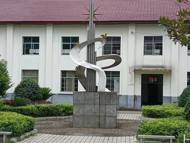 学校对联八字