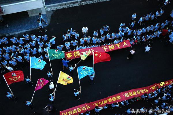 小学教学楼外墙八字标语