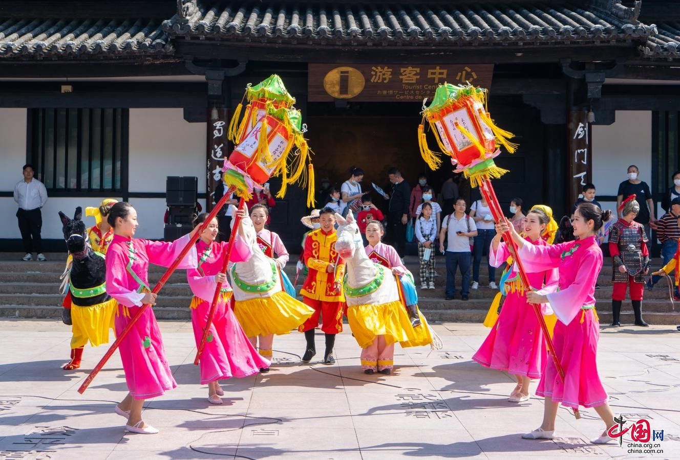 剑阁花灯套八字 剑阁白龙花灯